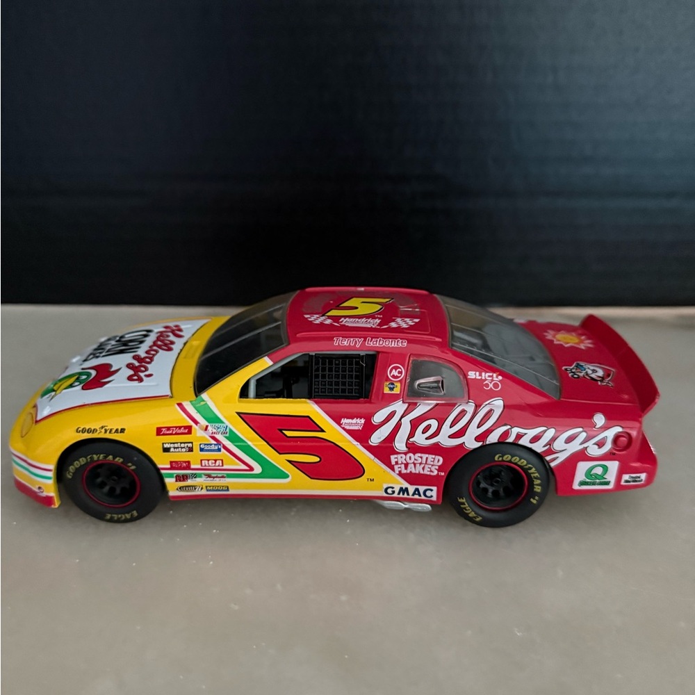 1993 Racing Champions Kellogg's Corn Flakes #5 Terry Labonte 1/24th